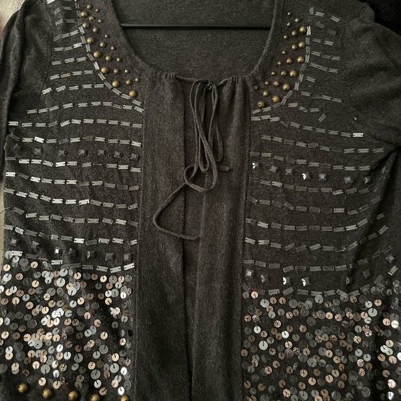 Sweater - Picture 1 of 2